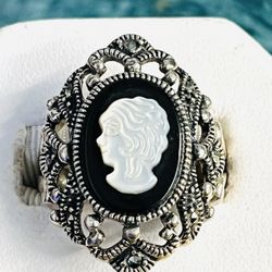 Vintage Sterling Silver Black & White Cameo Marcasite Ladies Cocktail Ring