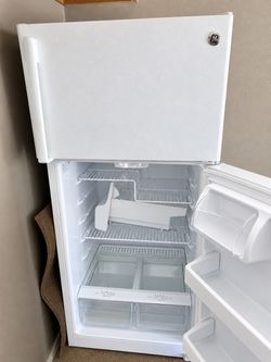 GE Top-Freezer Refrigerator White