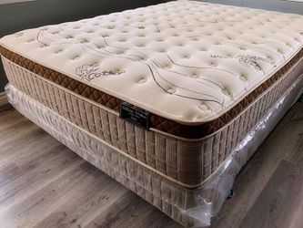 Queen Organic Cloud Edition Europillow Top 12inch Mattress!!