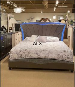 Brand New Queen Bedroom Set 4 Piece *