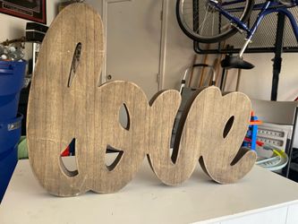 LOVE wall decor