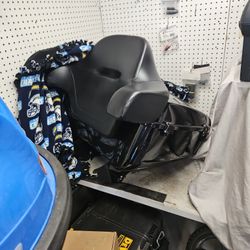 Harley Roadglide Luggage, Trunk Sissy Bar Seat And Oem Harley Rear Mounts. 