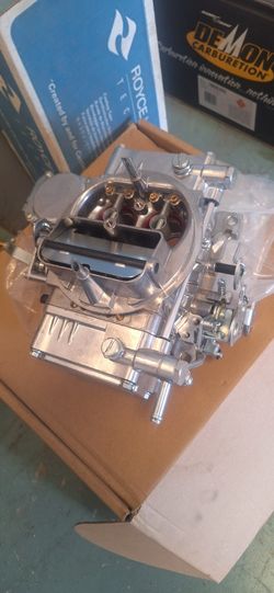 600 Cfm Holley Copie,near New Cannot Get It To Work Properly. Parts Only You Fix. See Pics 35th Ave And McDowell Phx