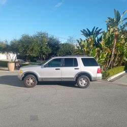 FORD EXPLORER XLT (READ DISCRIMINATION)