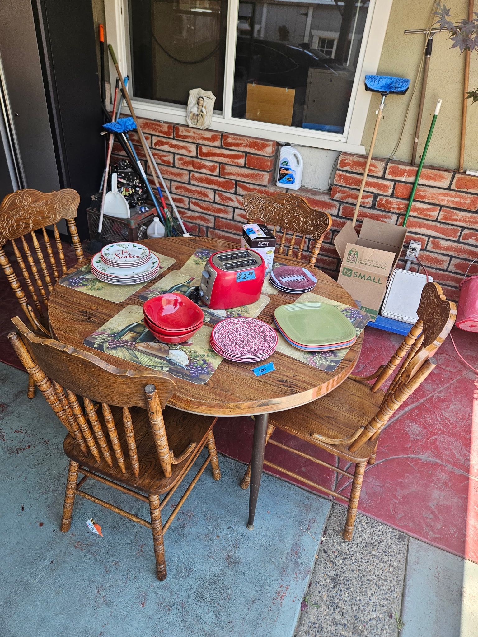 Small Round Kitchen Table/4 Chairs
