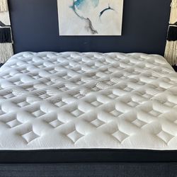 Nolah "Evolution" Hybrid King Mattress - Like New Condition