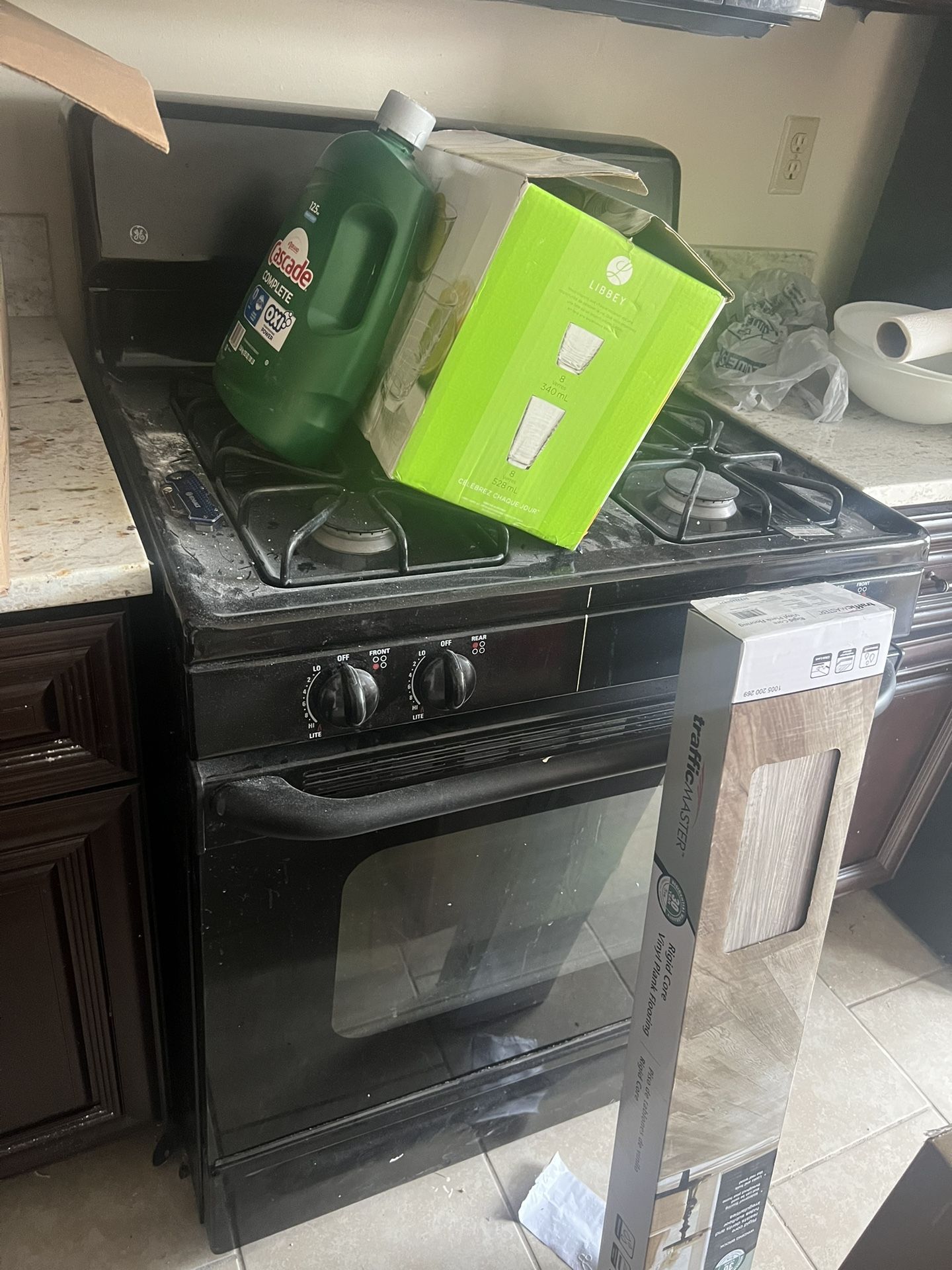 Gas Stove & Fridge/ Freezer For Sale