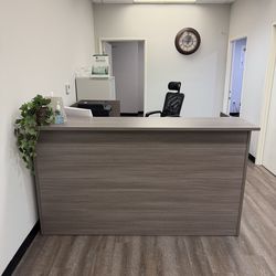 L-Shaped Reception Desk – Medical / Salon / Office – Like New – $450