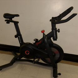 Echelon Connect Sport-S indoor cycling bike. This model offers a connected fitness experience and features specific features. The key features of the 