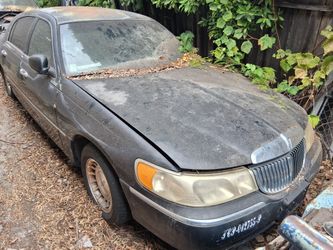 1999 Lincoln Town Car For Parts or Restore