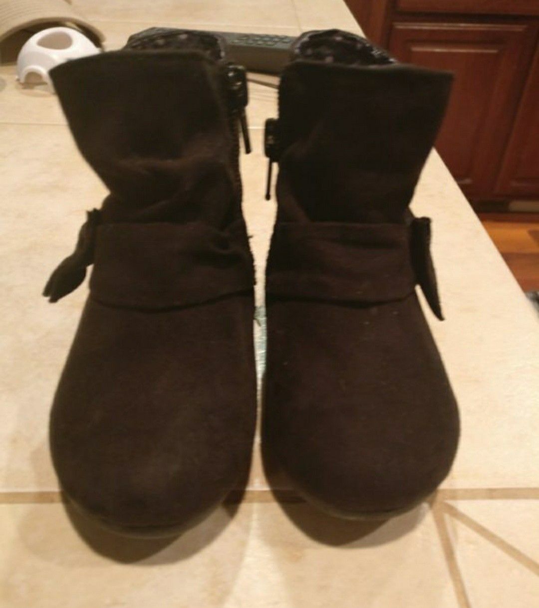 Girl's boots - size 5