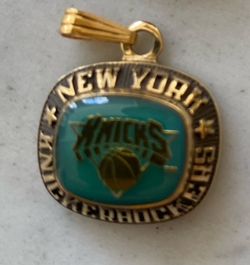 PENDANTS   NY KNICKS and more