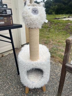 Llama cat bed/scratching post