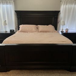King Size Bed And Two Nightstands