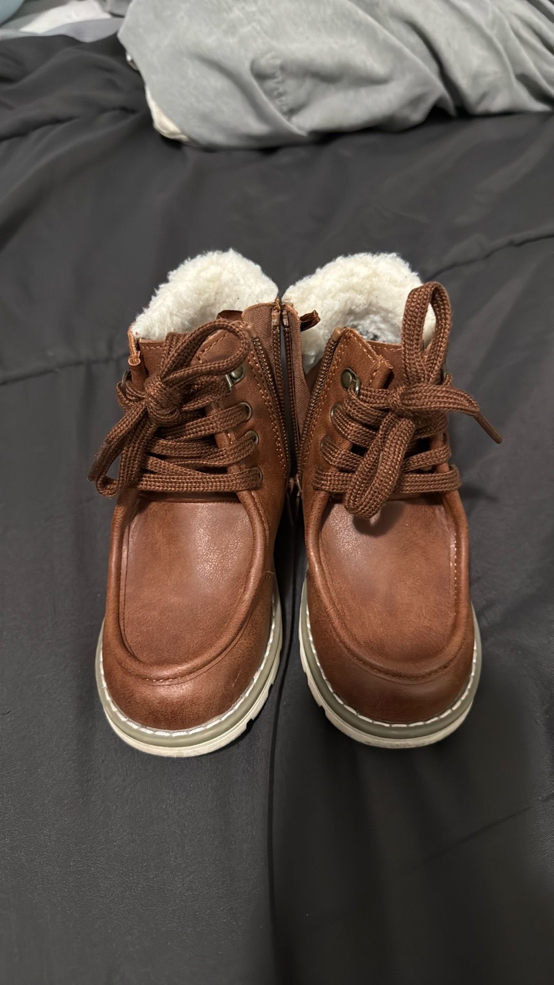 Old navy brown boots size 9 kids