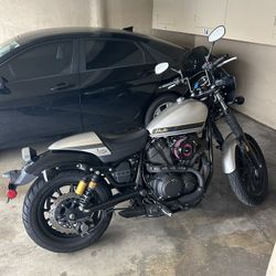 Yamaha Bolt 