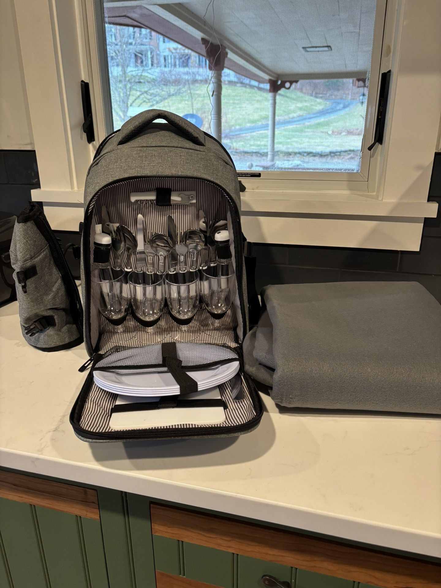 Insulated Picnic Backpack With Dining Set For 4 