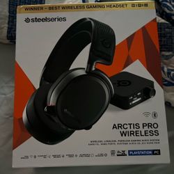 SteelSeries Arctis Pro Wireless - Gaming Headset - Hi-Res Speaker Drivers - Dual Wireless (2.4G & Bluetooth) - Dual Battery System