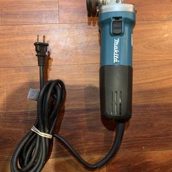 Makita angle grinder 9557nb hot sale