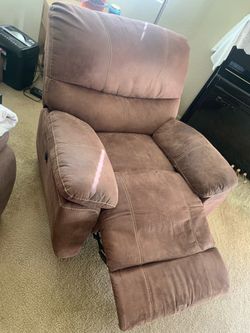Brown recliner in good ondition