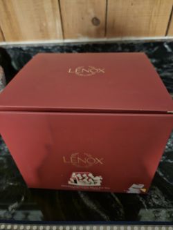 Lenox Peanuts Snoopy's Christmas Decor For You Figurine NIB Stockings Wrapped
