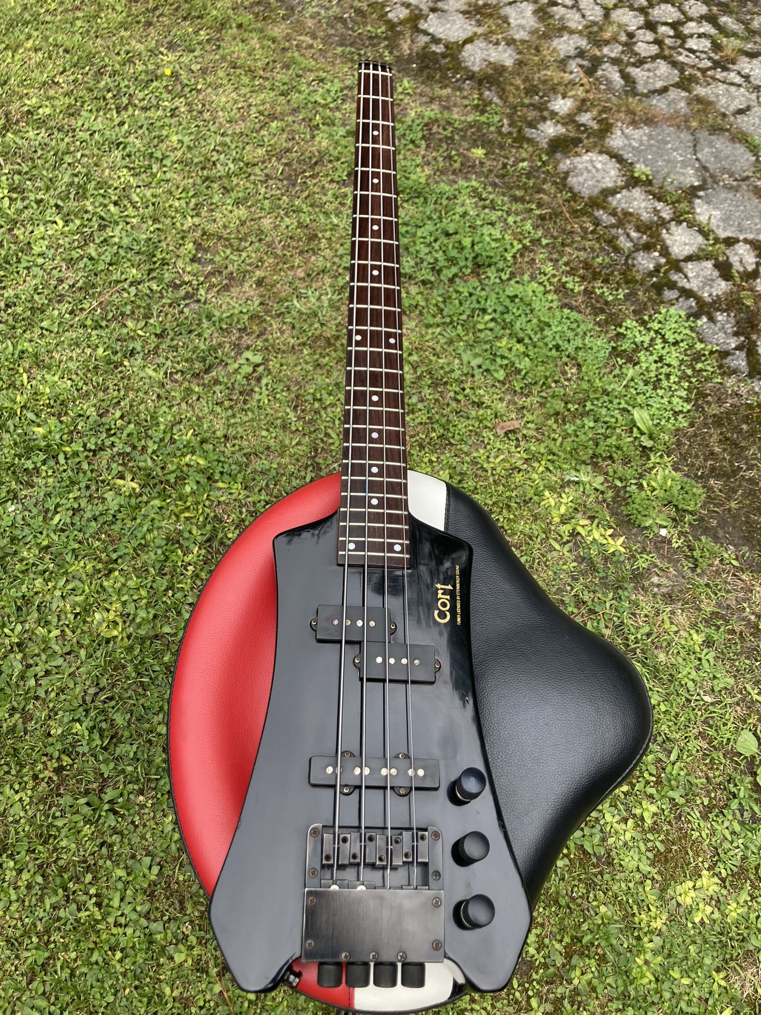 Cort Space B2 Steinberger 80’s Headless Bass Guitar Plays & Sounds Good! Shipping is available or Free pickup at Kempsville library in Virginia Beach.