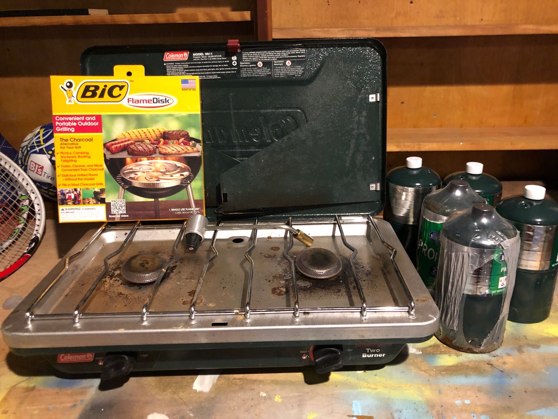 Coleman model 9911 propane gas burner stove and 5 - 1 lb refills