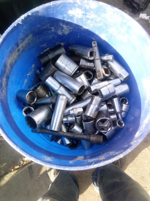 2 Gallon Bucket Of Mixed Sockets