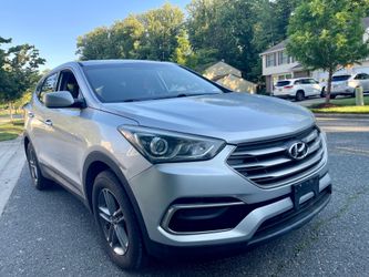 2017 Hyundai Santa Fe . 4Cyl