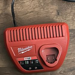 Milwaukee Charger M12