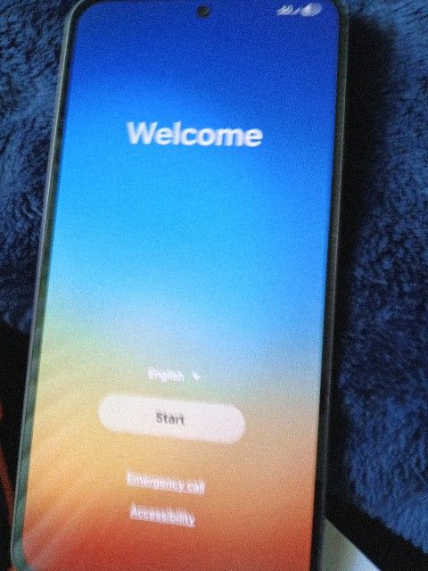 SAMSUNG GALAXY S24 FE CELL PHONE. FAIRLY NEW. IN PERFECT CONDITION. $300.00, WORKS AND FUNCTIONS AS A BRAND NEW ONE. THERE IS NOT A SCRATCH