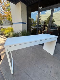 White Modern Desk with Drawer
