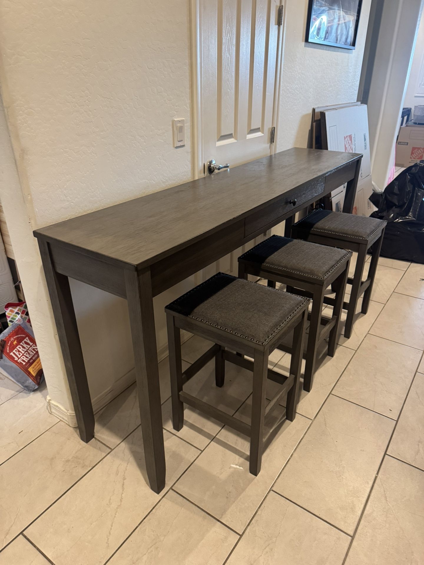 Counter Height Bar w/ Bar Stools