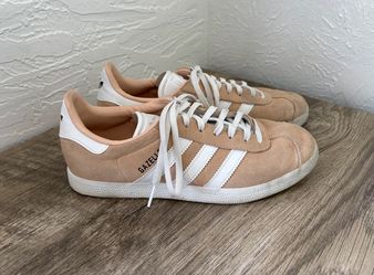 Adidas Gazelle women’s “halo blush” suede tan low top sneakers size 8