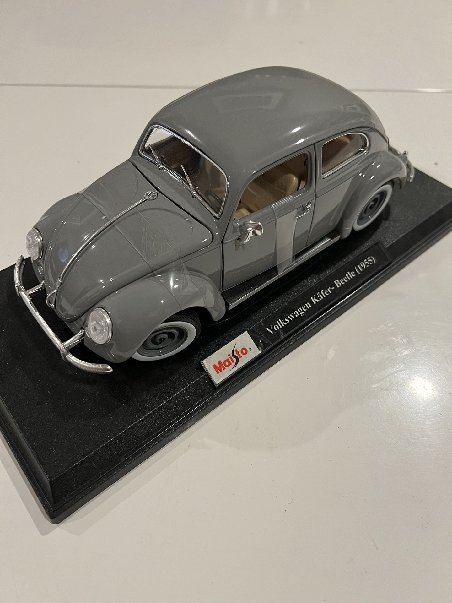 Maisto 1955 Volkswagen Later-Beetle Missing Hubcaps