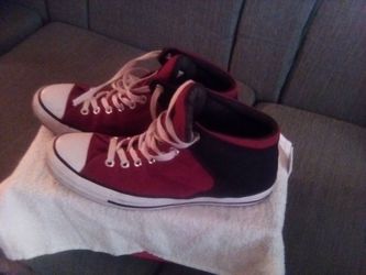 Chucks Maroon & Black Size 9 1/2