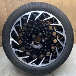 ONE Hyundai 20” Ioniq 5 OEM Wheel Rim TPMS Tire 255/45R20 Michelin. fits 2022 to 2024.  Like-New! No Curb Scratches!  Comes with TPMS sensor! Aired up