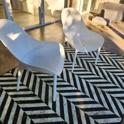 Set of 2 White Outdoor Plastic Chairs 
