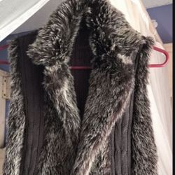 NEW Small Vest/Swater Faux Fur  SALE $10🍀