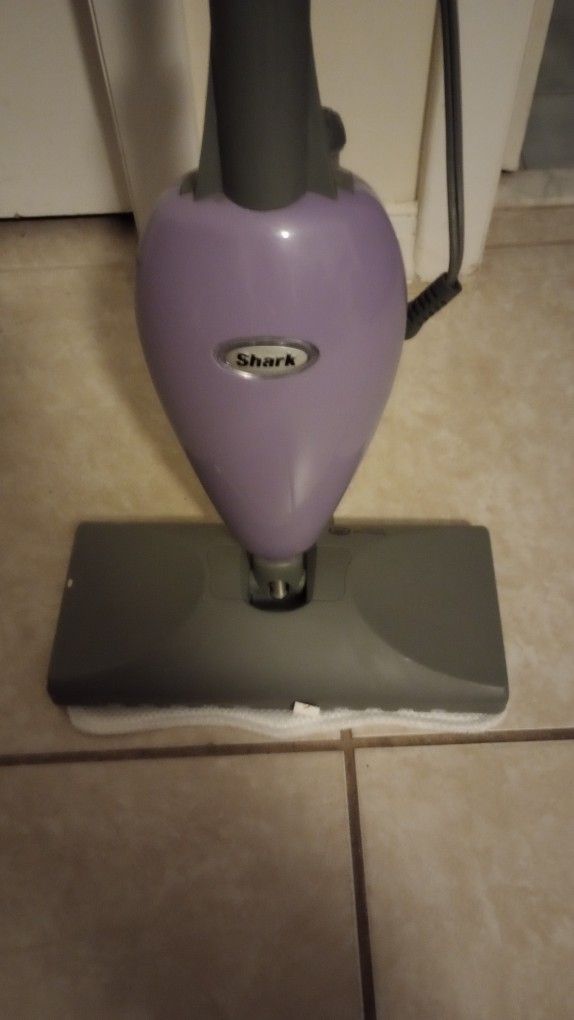 Shark steamer with 10 Cleaning pads.