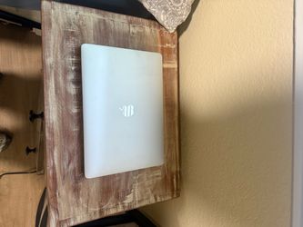 Apple MacBook Pro 2020 13in screen