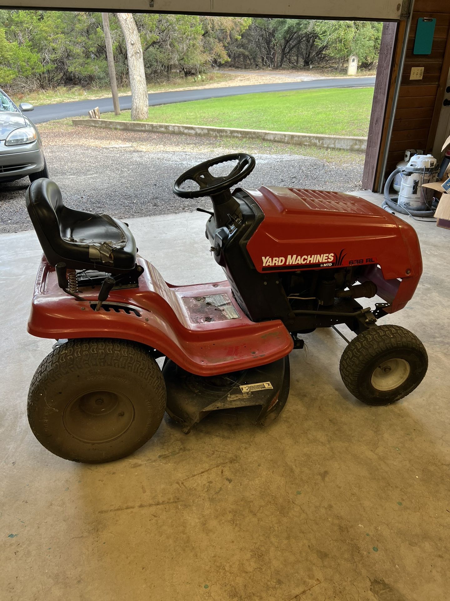 Yard machine ride Lawn mower