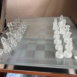 GLASS CHESS SET