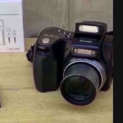 Kodak EasyShare Z7590 5.0MP 10x Zoom Digital Camera W Charger/Battery TESTED