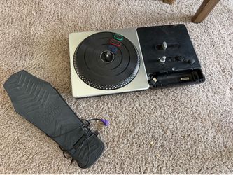 DJ Hero Turntable (Wii) + Guitar Hero Pedal