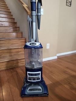 Shark lift away deluxe navigator vacuum
