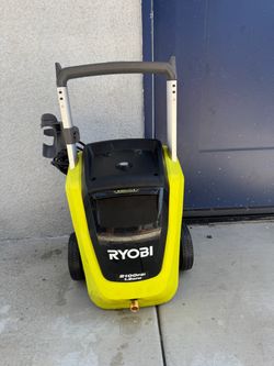 2100 psi Ryobi pressure washer includes gun, hose, water tips, foam cannon