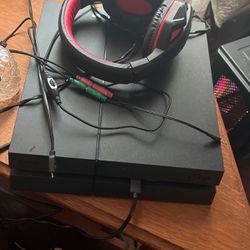 PS4 New Slightly Used Comes With head Set And Red dead Redemption 2 