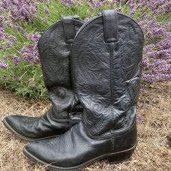 Size 8.5W Black Cowboy boots 