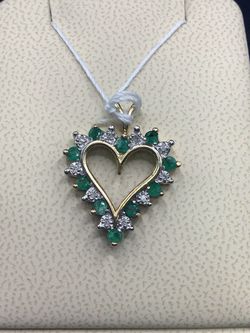 10KT Gold Heart Pendant with Emerald and Diamond Stones